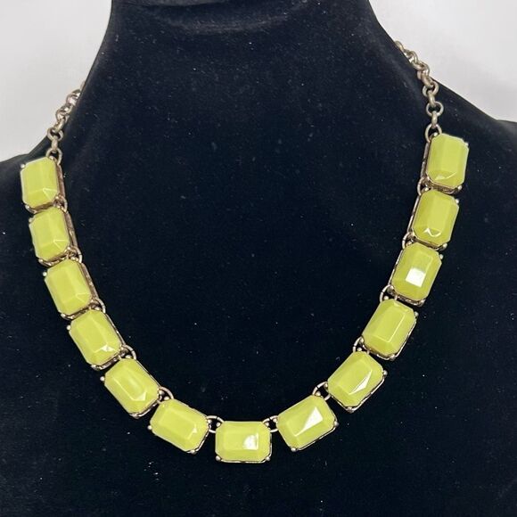 Vintage 1950s Thermoset Lucite Choker Necklace Women's Yellow & Gold-tone Link - Picture 3 of 7